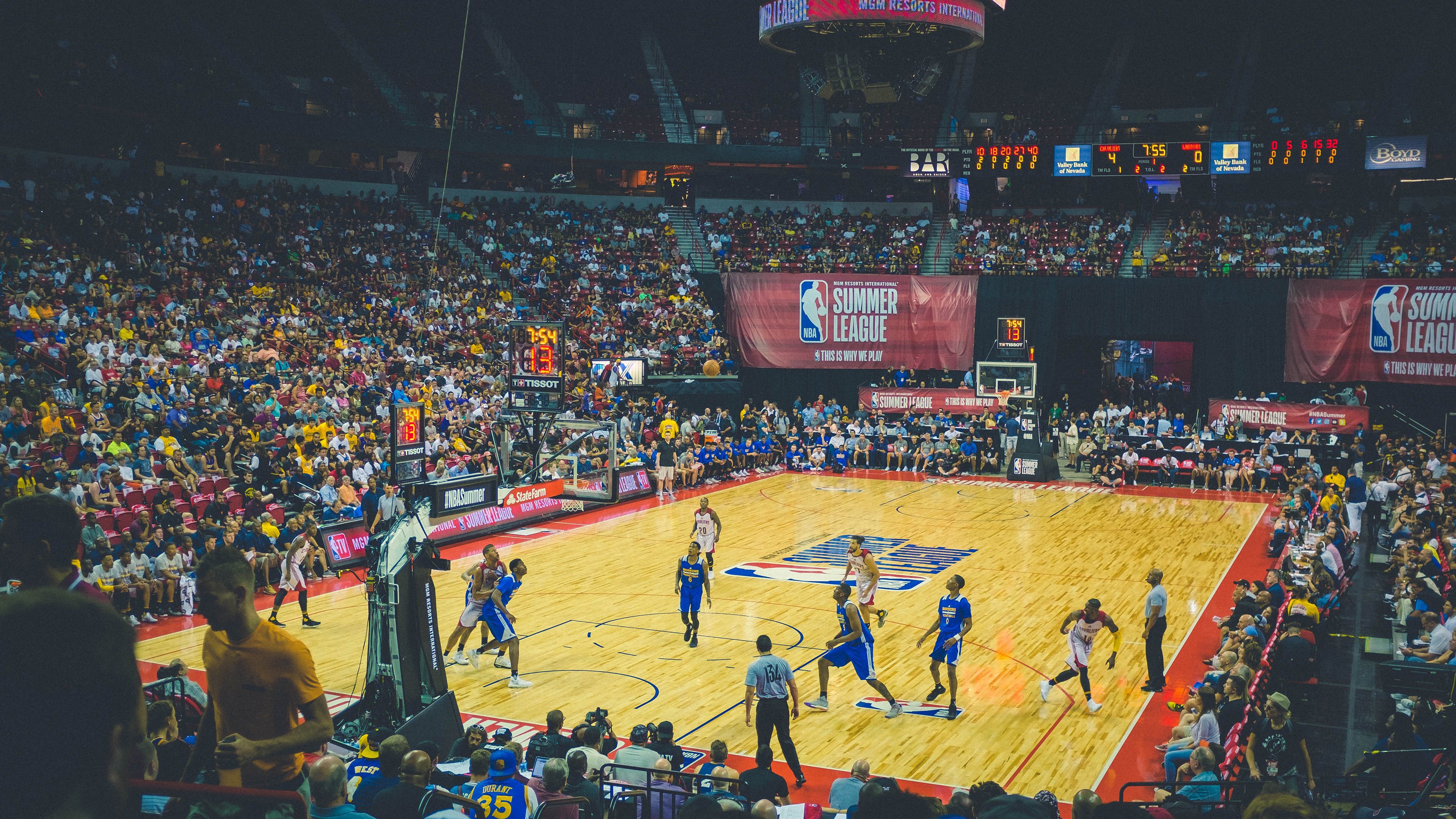 FB体育APP-东决关键战焦点战，深圳队制霸雷霆